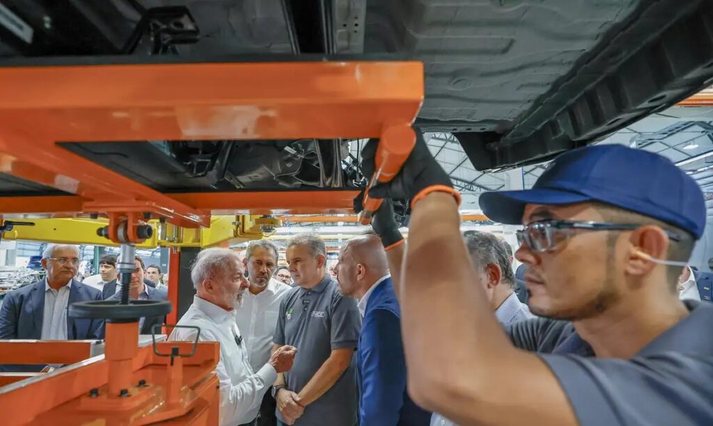 Lula comemora queda histórica da pobreza e diz que melhoria vem de inflação baixa e salários mais altos 1 Lula comemora queda histórica da pobreza e diz que melhoria vem de inflação baixa e salários mais altos