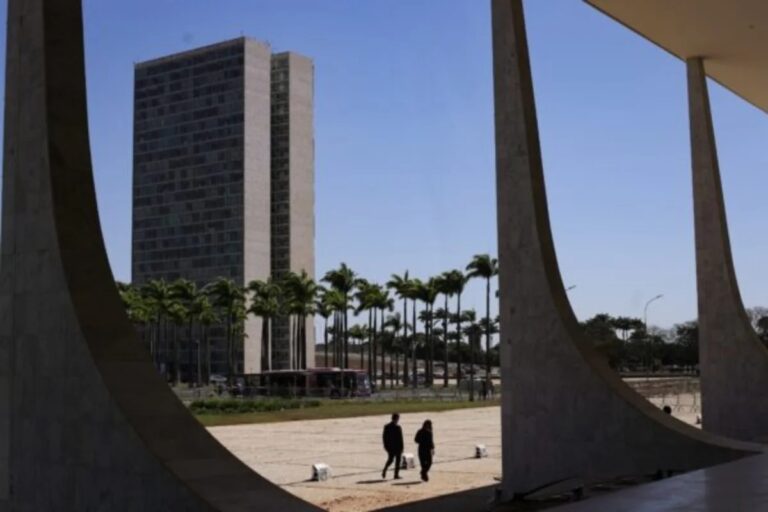 Decisão de Gilmar Mendes sobre impeachment de ministros do STF reacende crise com Congresso e provoca ofensiva parlamentar 4 Decisão de Gilmar Mendes sobre impeachment de ministros do STF reacende crise com Congresso e provoca ofensiva parlamentar