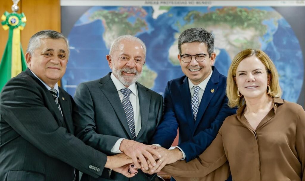 Reunião de Lula, Guimarães e Gleisi define detalhes da visita do presidente ao Ceará