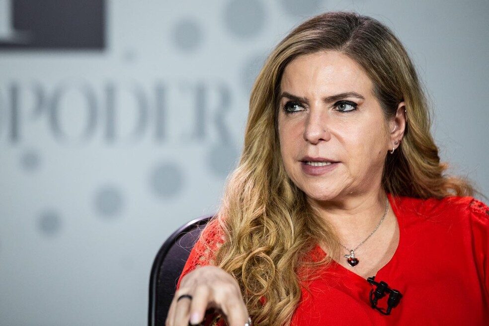 p.19 - Luiziane Lins