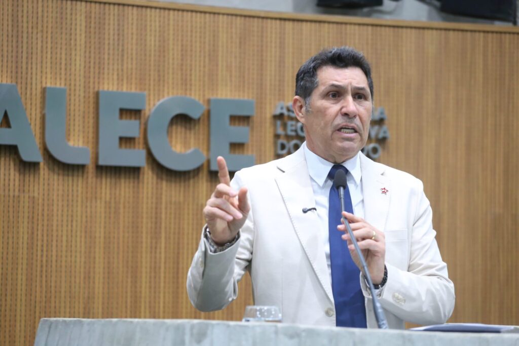 Antes da chegada de Lula, De Assis Diniz destaca a vinda do datacenter do TikTok e do polo automotivo ao Ceará: “enquanto a oposição briga, o governo trabalha” 1 p.4