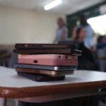 Governo Federal fará pesquisa sobre restrição de celulares nas escolas após um ano de vigência da lei