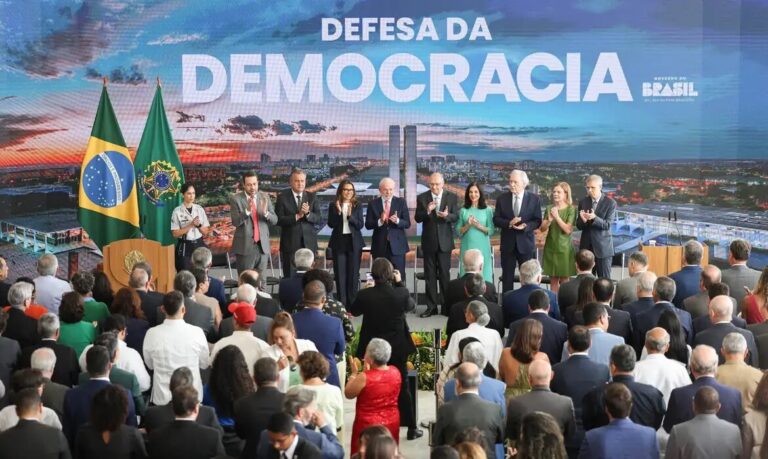 Lula veta integralmente projeto que alterava penas de crimes contra a democracia