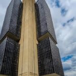 Banco Central mantém Selic em 15% ao ano pela quinta vez seguida; juros seguem no maior nível em quase 20 anos
