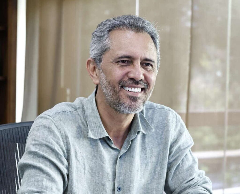 A boa avaliação do governo Elmano de Freitas na pesquisa do Instituto Paraná