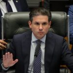 Hugo Motta evita CPI do Banco Master e Câmara tenta fugir de polêmicas em ano eleitoral, diz Metrópoles