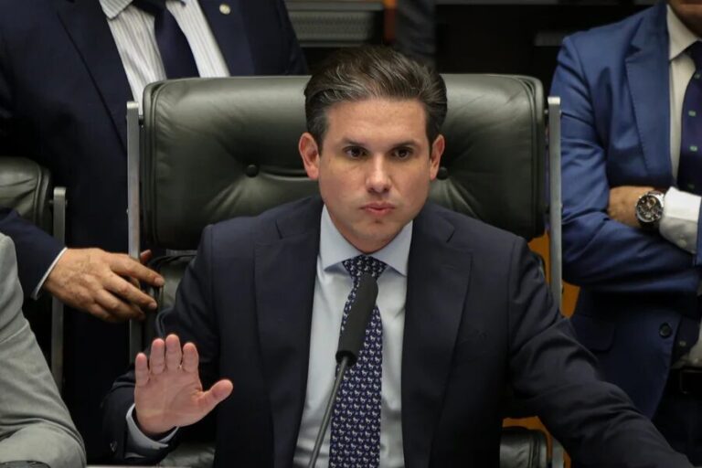 Hugo Motta evita CPI do Banco Master e Câmara tenta fugir de polêmicas em ano eleitoral, diz Metrópoles