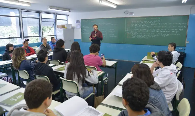 Piso do magistério tem reajuste de 5,4% e passa para R$ 5,1 mil em 2026