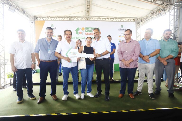 Com Entrada Moradia Ceará, 330 famílias conquistam a casa própria em Itaitinga