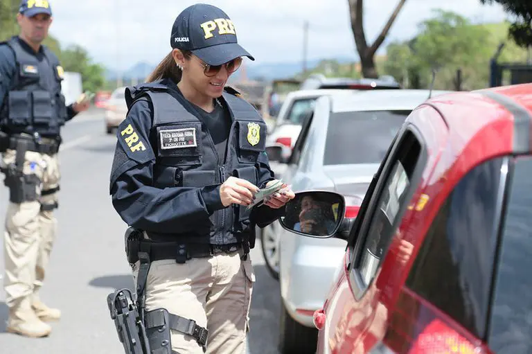 Carnaval 2026 registra queda em acidentes e flagrantes de embriaguez nas rodovias federais