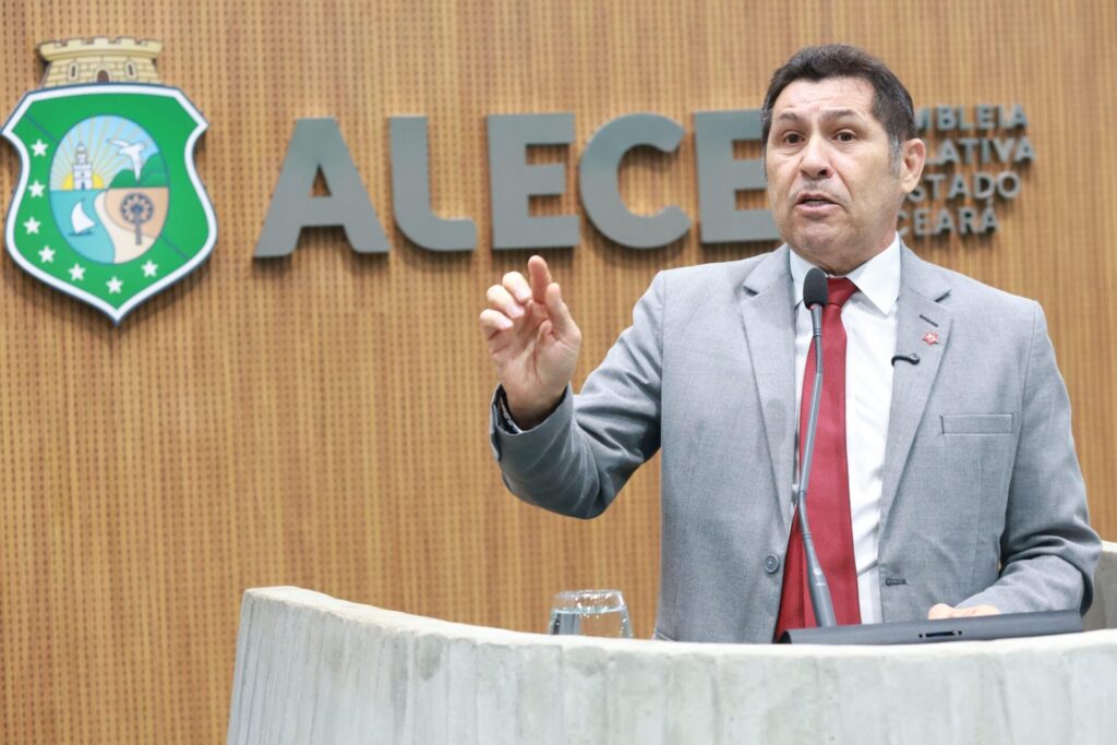 A oposição que cuide do seu quintal e capine sua roça. Nosso candidato tem nome e sobrenome