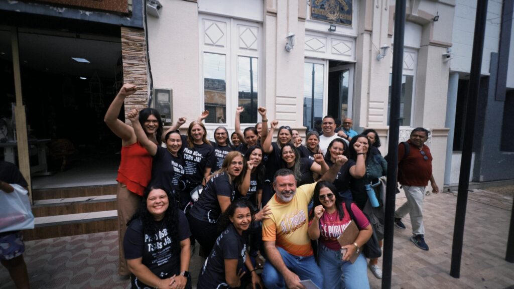 {"tint":8.3434105,"temperature":4573.675}