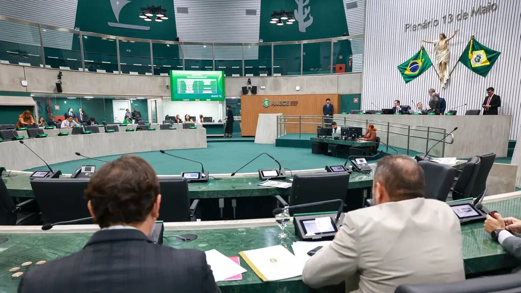 Alece aprova criação de 2 mil vagas para professores e novo concurso público no Ceará