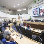 Câmara de Juazeiro do Norte debate infraestrutura, aprova projetos e reforça inclusão de estudantes com TEA em sessão marcada por cobranças