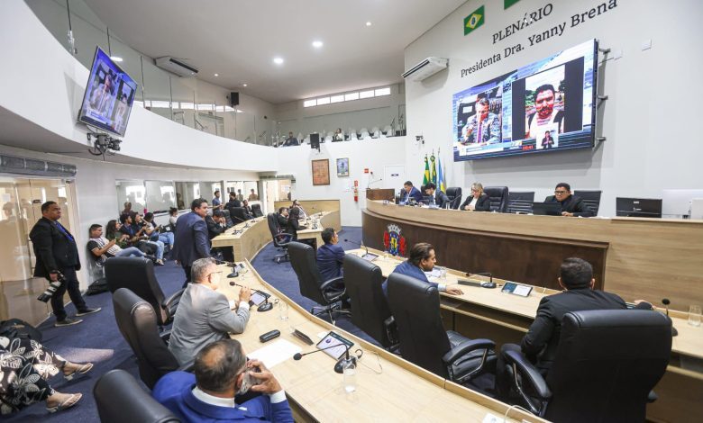 Câmara de Juazeiro do Norte debate infraestrutura, aprova projetos e reforça inclusão de estudantes com TEA em sessão marcada por cobranças