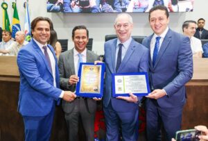 Câmara de Juazeiro do Norte concede título de Cidadão Juazeirense e Comenda de Mérito Legislativo a Ciro Gomes