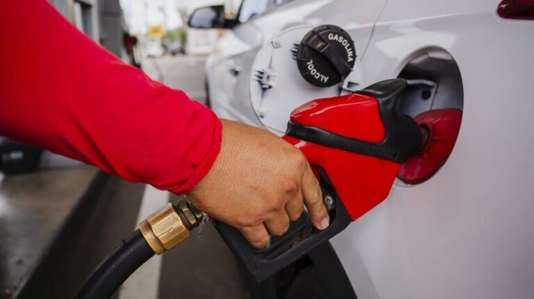 Mesmo após redução da Petrobras, preço médio da gasolina sobe 3,5% no Ceará, aponta ANP