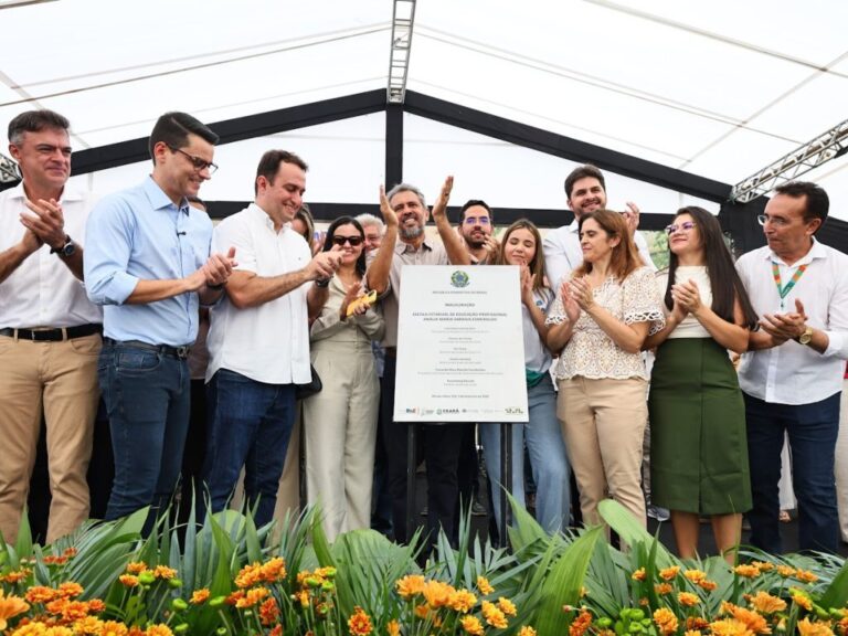 Elmano anuncia Camilo Santana e Cid Gomes como coordenadores de sua campanha à reeleição no Ceará