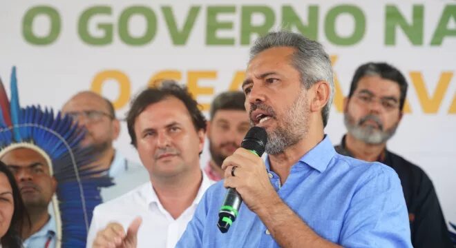 Elmano nega reunião com vereadores de Juazeiro do Norte e diz que encontro nunca foi oficialmente agendado