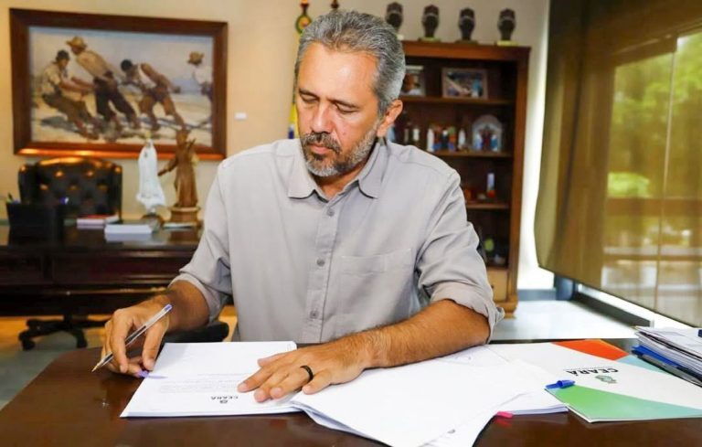 Elmano envia projeto à Alece para criar programa de repatriação de corpos de cearenses mortos no exterior