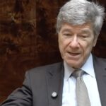 Jeffrey Sachs critica Netanyahu e diz que EUA são conduzidos por “louco assassino” em meio à guerra contra o Irã