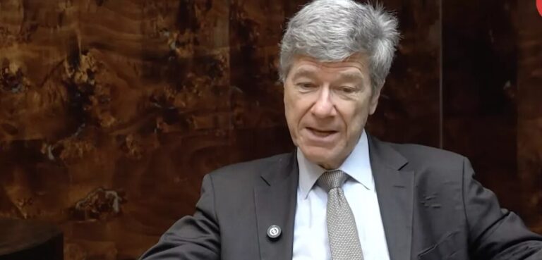 Jeffrey Sachs critica Netanyahu e diz que EUA são conduzidos por “louco assassino” em meio à guerra contra o Irã