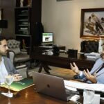 PÁGINA 14 - POLÍTICA - Deputado Davi de Raimundão informa sobre o início do programa Sinalize em Juazeiro com asfaltamento de ru