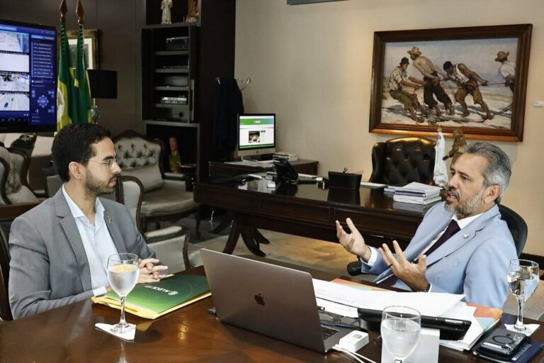 Deputado Davi de Raimundão informa sobre o início do programa Sinalize em Juazeiro com asfaltamento de ruas 2 PÁGINA 14 - POLÍTICA - Deputado Davi de Raimundão informa sobre o início do programa Sinalize em Juazeiro com asfaltamento de ru