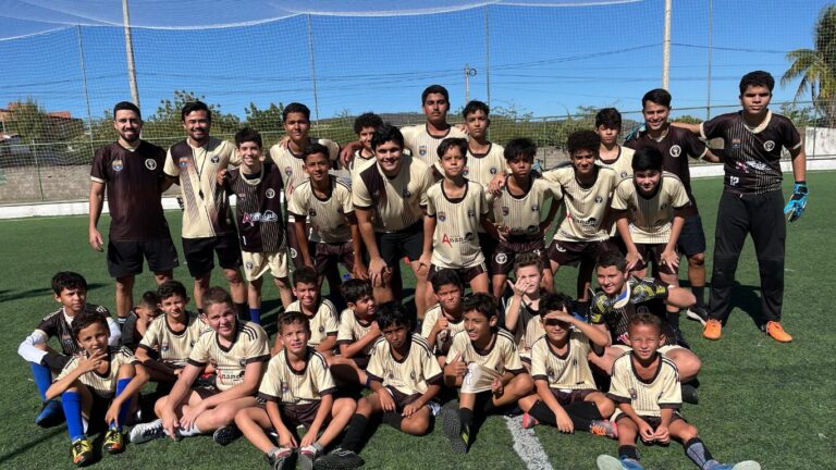 PÁGINA 15 - Esporte no combate ao bullying - Instituto Ananduá fortalece formação de jovens em Barro