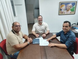 PÁGINA 19 - Pedro Lobo cumpre agenda intensa em Fortaleza com reuniões, articulação política e participação na Feira da Indústri