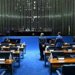 Senado aprova aumento gradual da licença-paternidade e período poderá chegar a 20 dias até 2029