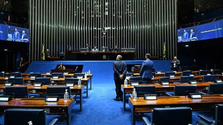 Senado aprova aumento gradual da licença-paternidade e período poderá chegar a 20 dias até 2029