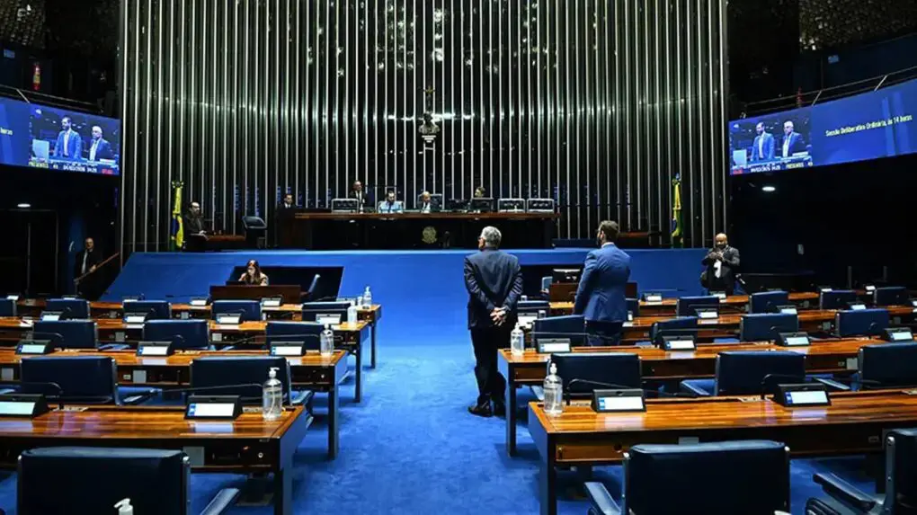 Senado aprova aumento gradual da licença-paternidade e período poderá chegar a 20 dias até 2029