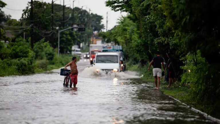 99 cidades do Ceará entram em alerta vermelho por chuvas intensas; Inmet aponta risco de alagamentos e deslizamentos