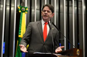 Cid Gomes anuncia reuniões semanais com Elmano para articular base aliada no Ceará visando eleições de 2026