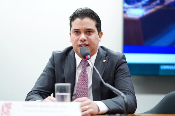 Junior Mano diz que ascensão política incomoda aliados da base e mantém pré-candidatura ao Senado no Ceará