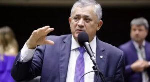 Projeto de lei propõe proibir verba pública para emissoras com conteúdo homofóbico e prevê punição de até 10 anos