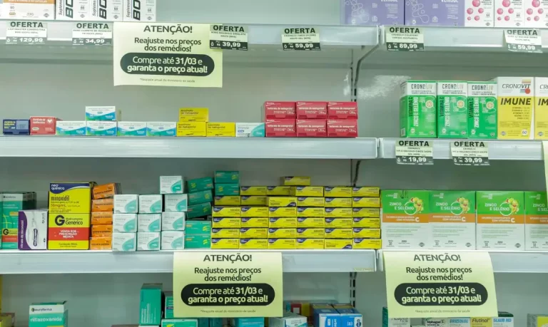 Nova lei permite venda de medicamentos em supermercados com farmácia interna e exige presença de farmacêutico