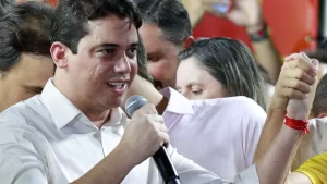 Júnior Mano diz que não teme investigações e mantém pré-candidatura ao Senado “firme e forte” no Ceará