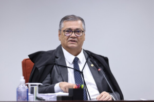 Flávio Dino decide acabar com aposentadoria compulsória como punição a juízes e propõe perda do cargo em casos de infrações graves