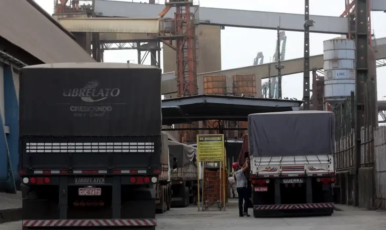 Caminhoneiros descartam greve nacional após medidas do governo que garantem piso mínimo do frete e reforçam fiscalização