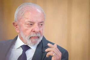 Lula defende reforço na defesa do Brasil e cooperação militar com África do Sul diante de tensões globais