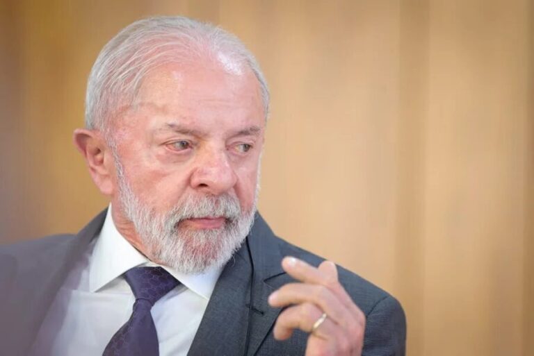 Lula defende reforço na defesa do Brasil e cooperação militar com África do Sul diante de tensões globais