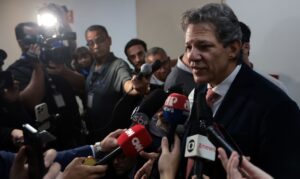 Haddad diz que guerra entre EUA e Irã não deve impactar economia brasileira de imediato, mas alerta para possível escalada