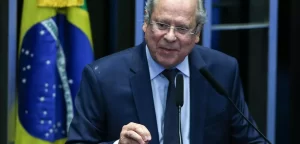 José Dirceu diz que “o rei está nu”, cobra autorreforma do STF e defende mudanças nos três Poderes