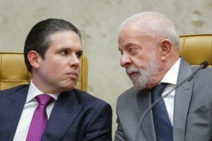 Escala 6×1 vira disputa política após Motta não priorizar projeto do governo Lula na Câmara