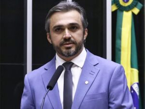 Nelinho Freitas deixa o MDB, agradece Eunício e anuncia novo projeto político