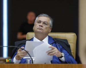 Dino propõe reforma do Judiciário com punições mais duras a magistrados e fim de privilégios