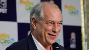 Ciro mantém mistério sobre 2026 e deixa aberta disputa entre Presidência e Governo do Ceará