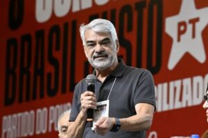 PT inicia encontro nacional com acenos ao centro e defesa de nova agenda eleitoral